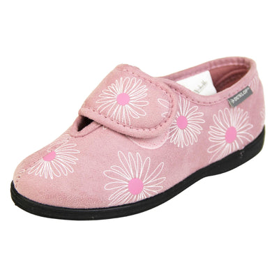 Adjustable slippers womens. Ladies full back slipper. Pale pink upper with white daisy design and bright pink for the middle of the flowers. Touch fasten strap over the top of the foot to adjust the fit. Matching pink textile lining and firm black sole. Left foot at an angle.