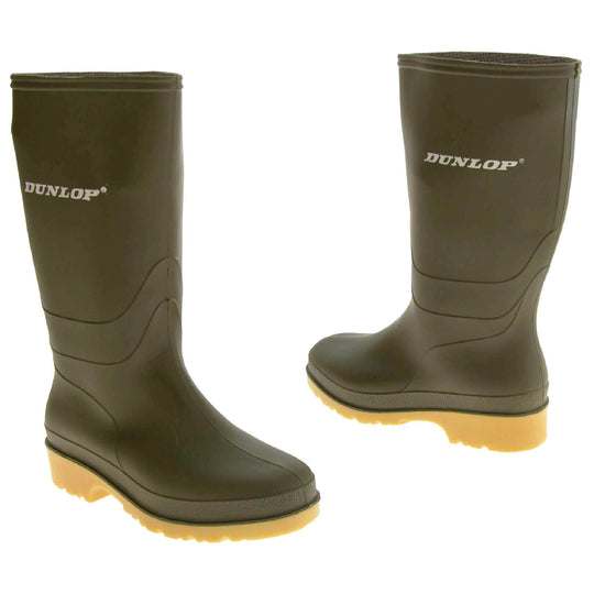 Kids Wellies. Green knee high wellies with a waterproof rubber upper and sole. With white Dunlop logo and brand on the side. Beige coloured rubber sole. Both feet facing top to tail at a slight angle.