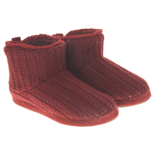 Mens red slippers. Slipper boots with a burgundy knit upper. Red fabric piping around the collar. Black synthetic sole. Red faux fur lining. Both feet together at a slight angle.