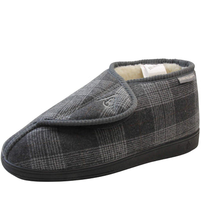 Orthopaedic slippers. Mens orthopaedic slippers in an ankle boot style. With a grey plaid upper and white fleece lining. With an adjustable touch close top with a grey Dunlop logo on. Small grey label to the outer side edge with Dunlop written on. Thick black outdoor sole. Left foot at an angle.